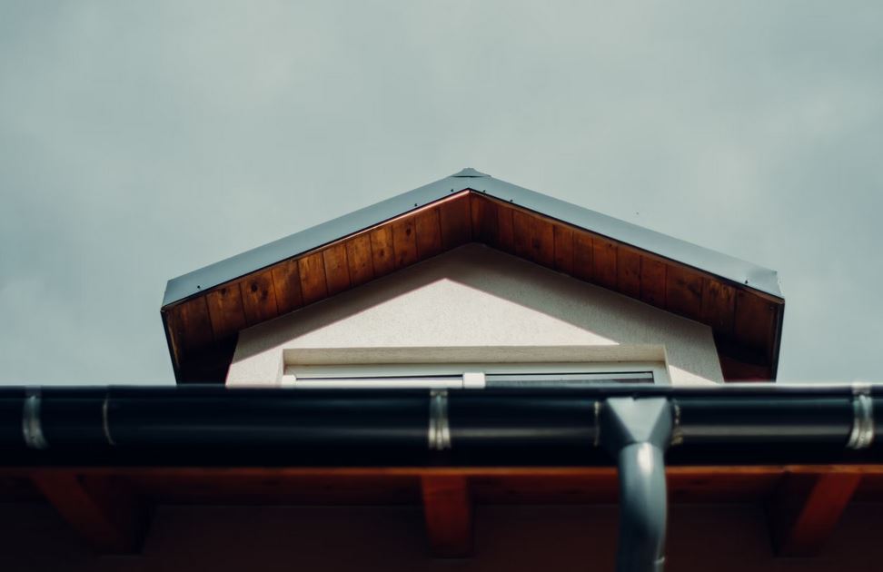 2 Gutter hangers per feet